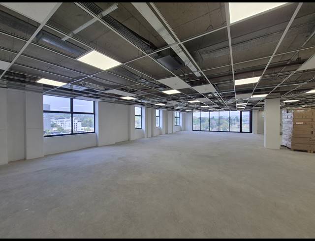 883M² OFFICE TO LET IN GLENADRIENNE